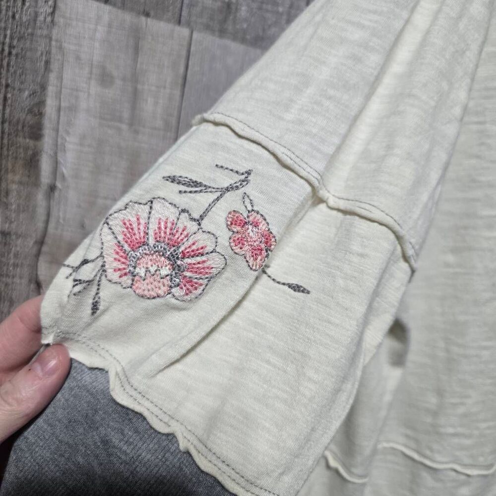 Sundance Mixed Media Floral Embroidered Cream Grey Tee Large Boho Comfy Casual - Picture 2 of 6